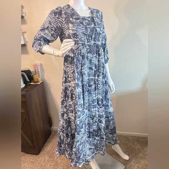 Vivían Liu Loose-Fitting Floral Patterned
Wide-Leg Dress - Picture 3 of 9